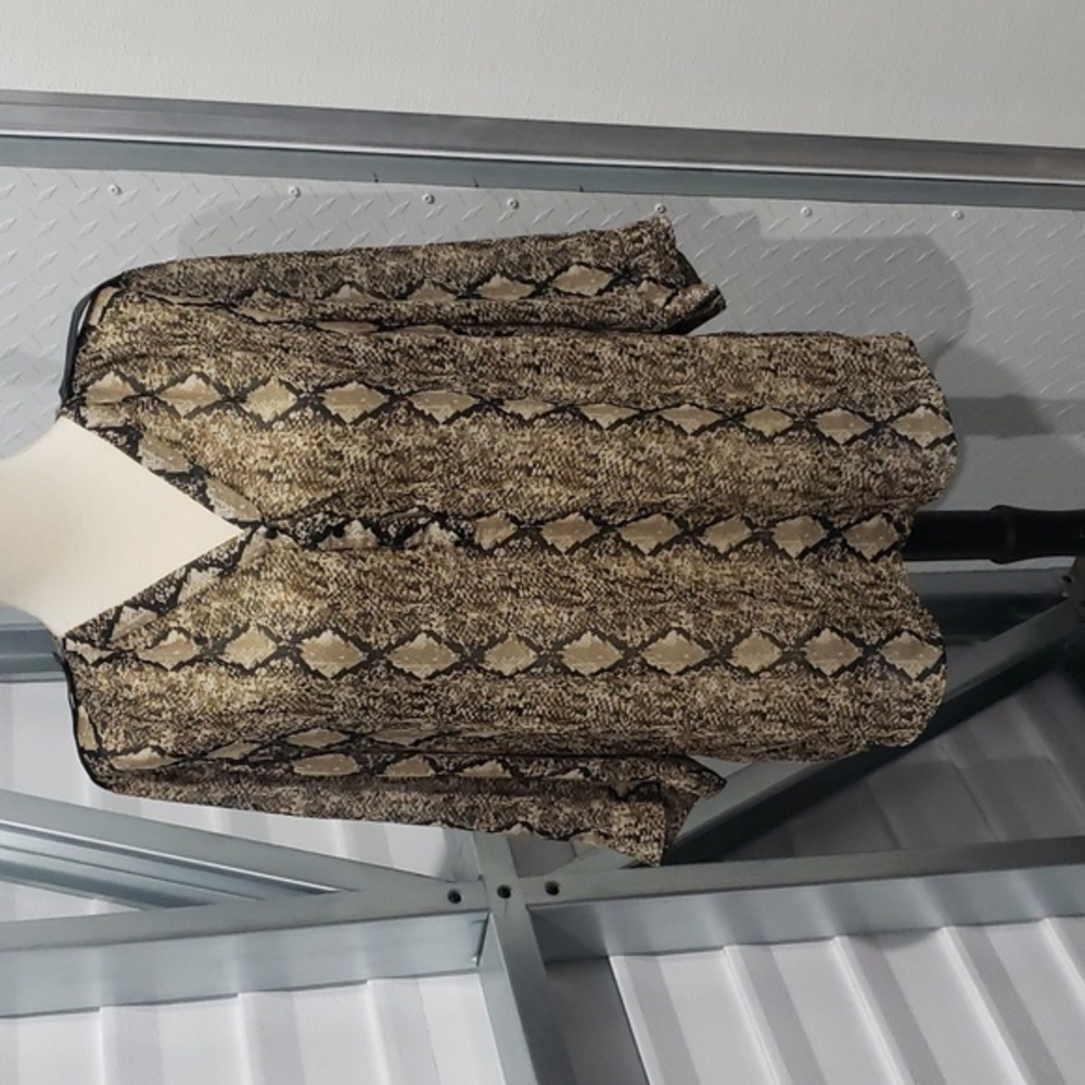 mix & co Sheer Snake Print‎ Tunic with Pleather Detail size 2X